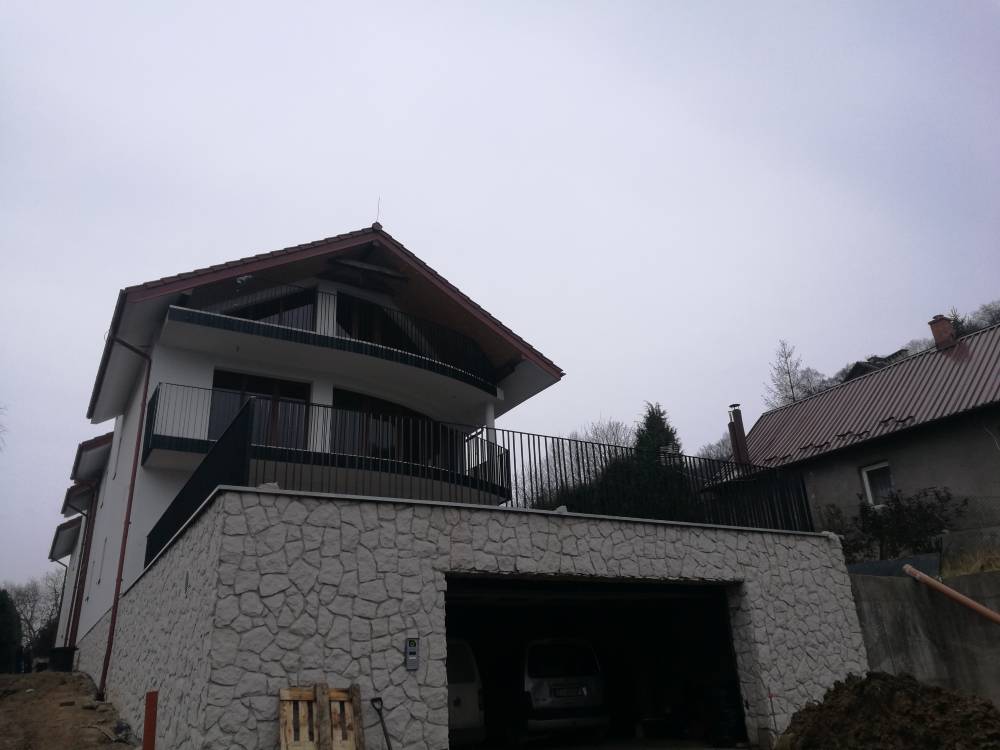 balustrady-z-plaskownikow-mazurek-konstrukcje-stalowe-tarnow-malopolska (4).jpg