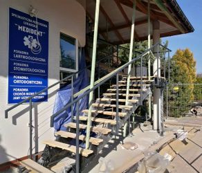 Konstrukcja_schodow_przychodnia_Medident_Gorlice_Mazurek_konstrukcje_stalowe_malopolska_tarnow_11.jpg