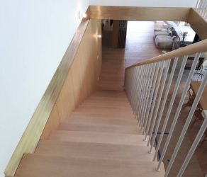 wykonczenie-schodow-obrobka-z-mosiadzu-mazurek-konstrukcje-stalowe-tarnow-malopolska (4).jpg